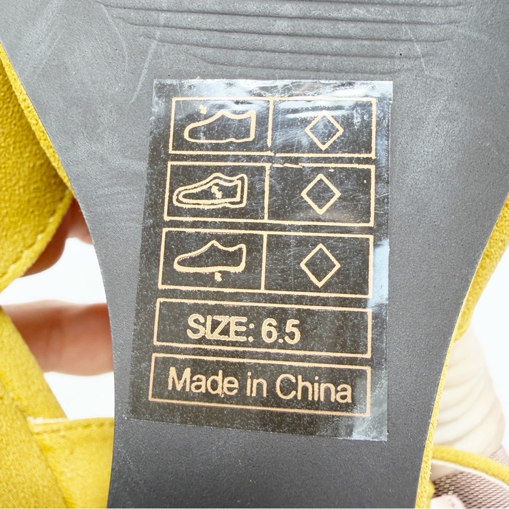 But Another Innocent Tale Yellow Wedge Sandals 6.5 Peep Toe Cutout Retro Mod - Picture 9 of 9